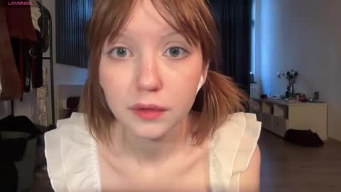 Snapshot of electric_woman chatting on 11/14/25, 11:31 Aleksa online show from 11/14/25, 11:31