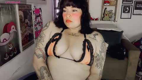 Snapshot of electricsapphire chatting on 10/18/25, 05:54 Alejandra online show from 10/18/25, 05:54