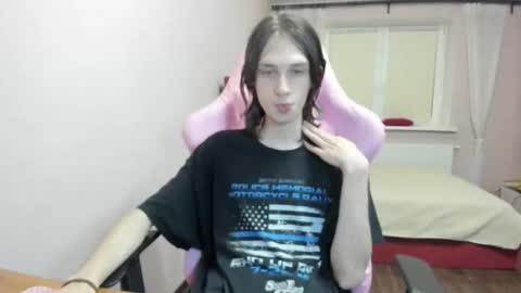 Snapshot of eleganc3 chatting on 09/26/25, 09:41 eleganc3 online show from 09/26/25, 09:41