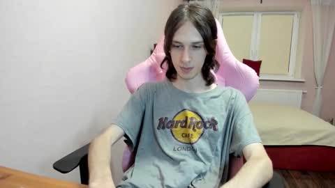 Snapshot of eleganc3 chatting on 09/27/25, 06:24 eleganc3 online show from 09/27/25, 06:24