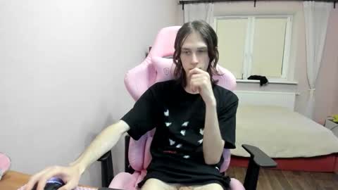 Snapshot of eleganc3 chatting on 10/02/25, 07:10 eleganc3 online show from 10/02/25, 07:10