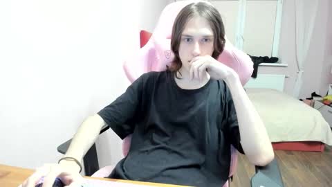 Snapshot of eleganc3 chatting on 10/13/25, 07:25 eleganc3 online show from 10/13/25, 07:25