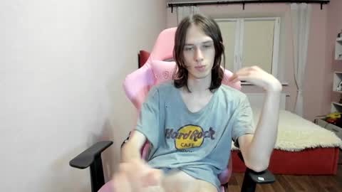 Snapshot of eleganc3 chatting on 10/20/25, 09:48 eleganc3 online show from 10/20/25, 09:48