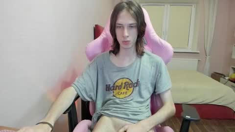 Snapshot of eleganc3 chatting on 10/28/25, 07:38 eleganc3 online show from 10/28/25, 07:38