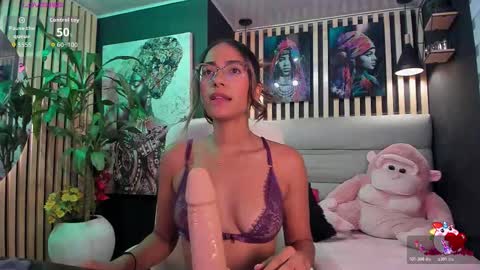 Snapshot of elegant_rouse chatting on 11/19/25, 09:37 Rouse online show from 11/19/25, 09:37