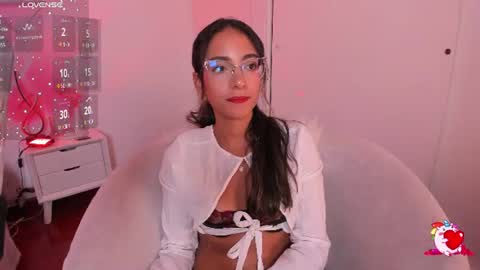 Snapshot of elegant_rouse chatting on 06/14/26, 02:24 Rouse online show from 06/14/26, 02:24
