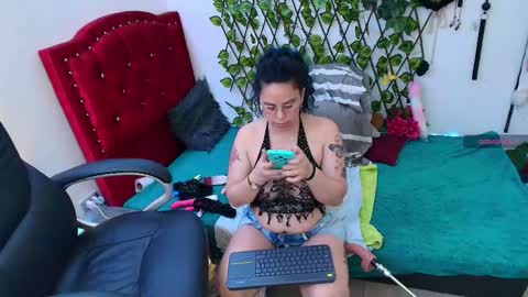 Snapshot of elektra_32 chatting on 10/26/25, 06:08 elektra online show from 10/26/25, 06:08