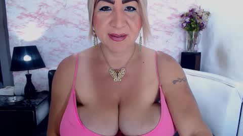Snapshot of elektra_4_you chatting on 01/24/25, 12:20 XIOMY give LIKE on my page online show from 01/24/25, 12:20