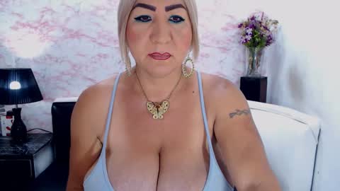 Snapshot of elektra_4_you chatting on 03/12/25, 12:26 XIOMY give LIKE on my page online show from 03/12/25, 12:26