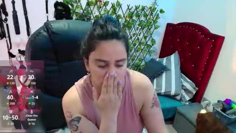 Snapshot of elektra_91 chatting on 10/31/25, 01:23 elektra online show from 10/31/25, 01:23