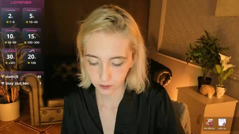 Snapshot of elen__moore chatting on 05/16/26, 06:43 Elen online show from 05/16/26, 06:43