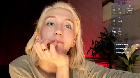 Snapshot of elen__moore chatting on 05/31/26, 06:09 Elen online show from 05/31/26, 06:09