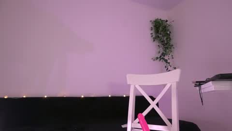 elena_li online show from 02/03/25, 12:15