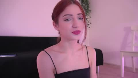 elena_li online show from 03/10/25, 12:07