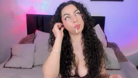 Snapshot of elena_lust chatting on 10/16/25, 05:08 Elena online show from 10/16/25, 05:08