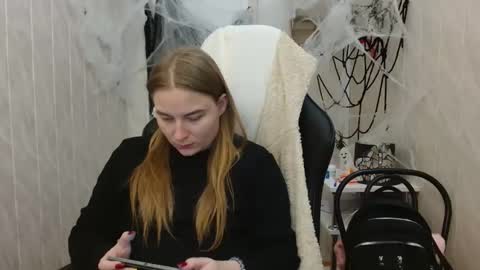 Snapshot of elena_maeer chatting on 10/28/25, 11:36 Elena online show from 10/28/25, 11:36