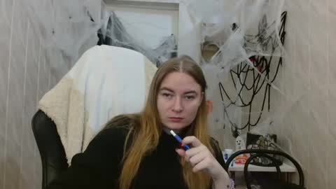 Snapshot of elena_maeer chatting on 10/31/25, 09:10 Elena online show from 10/31/25, 09:10