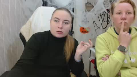 Snapshot of elena_maeer chatting on 11/01/25, 09:11 Elena online show from 11/01/25, 09:11