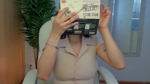 Snapshot of elena_ruiz chatting on 12/29/24, 10:36 Elena online show from 12/29/24, 10:36