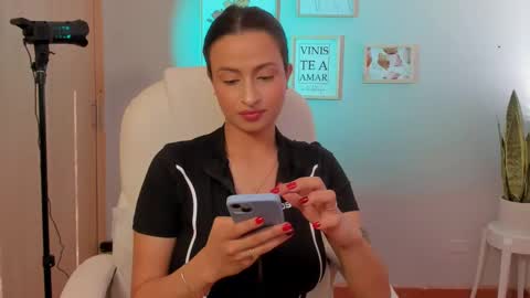 Snapshot of elena_ruiz chatting on 01/10/25, 09:10 Elena online show from 01/10/25, 09:10