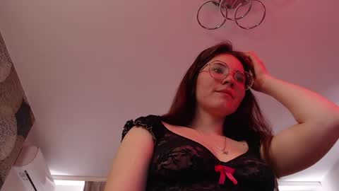 Snapshot of elena_vysotskaya chatting on 04/23/26, 12:29 Elena online show from 04/23/26, 12:29