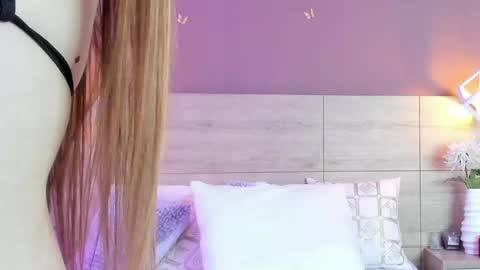 Snapshot of elenagilbert2 chatting on 05/11/26, 03:29 Elena online show from 05/11/26, 03:29