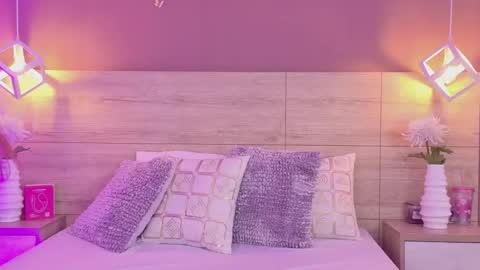 Snapshot of elenagilbert2 chatting on 05/31/26, 02:46 Elena online show from 05/31/26, 02:46