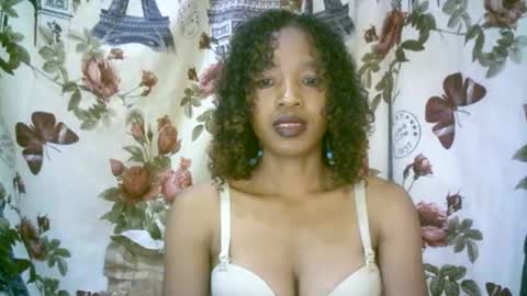 Snapshot of elenah0123 chatting on 12/16/25, 06:18 elenah013 online show from 12/16/25, 06:18
