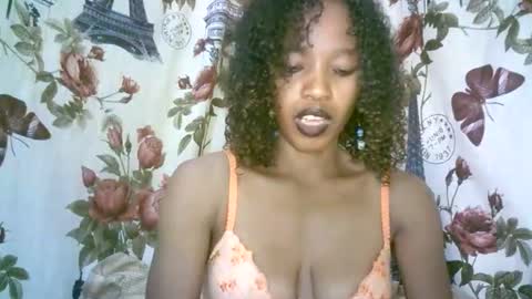 Snapshot of elenah0123 chatting on 12/23/25, 06:22 elenah013 online show from 12/23/25, 06:22