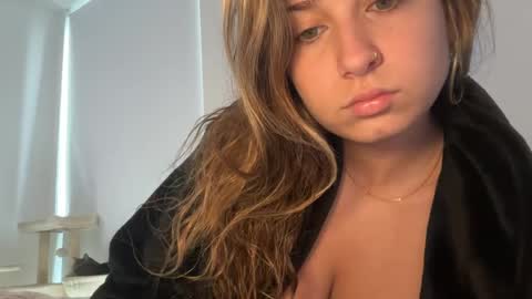 Snapshot of elenahere4u chatting on 05/04/26, 02:13 Elena online show from 05/04/26, 02:13