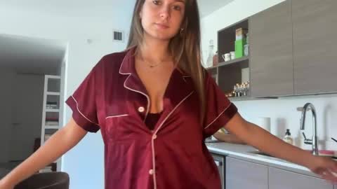 Snapshot of elenahere4u chatting on 05/21/26, 03:08 Elena online show from 05/21/26, 03:08