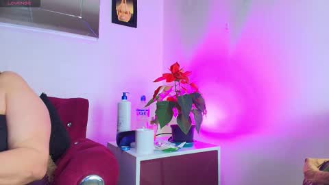 elenna_boobs_ online show from 01/18/26, 02:48