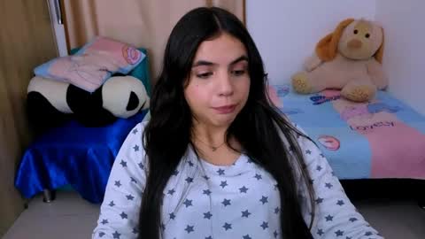 Snapshot of elenna_hotx chatting on 09/22/25, 07:05 agnes online show from 09/22/25, 07:05