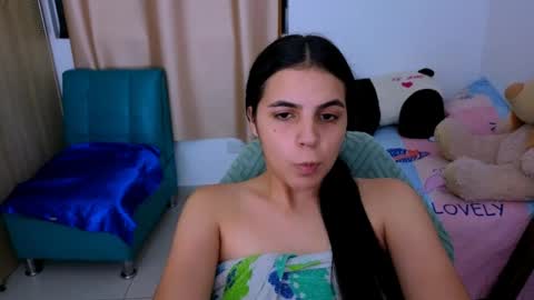 Snapshot of elenna_hotx chatting on 10/03/25, 11:35 agnes online show from 10/03/25, 11:35