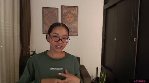Snapshot of elenna_snow chatting on 06/12/26, 11:57 Elenna online show from 06/12/26, 11:57