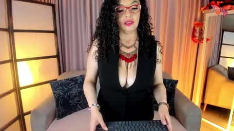 Eleonor online show from 11/24/25, 09:03