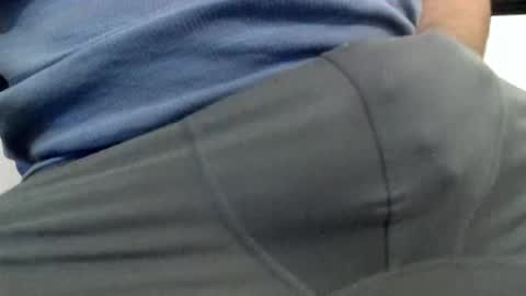 Snapshot of eleroy chatting on 01/04/25, 04:44 Wife is on the other room online show from 01/04/25, 04:44