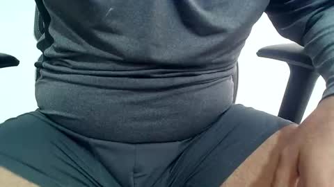 Snapshot of eleroy chatting on 11/03/25, 05:58 Wife is on the other room online show from 11/03/25, 05:58