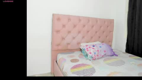 elettra_parisi19 online show from 06/04/26, 08:37
