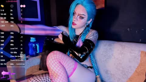 Snapshot of elettra_roux chatting on 12/29/24, 04:40 ELETTRA online show from 12/29/24, 04:40