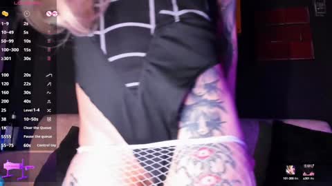 Snapshot of elettra_roux chatting on 01/08/25, 11:30 ELETTRA online show from 01/08/25, 11:30