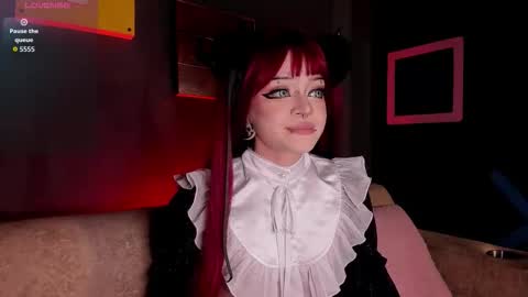 Snapshot of elettra_roux chatting on 10/23/25, 12:10 ELETTRA online show from 10/23/25, 12:10