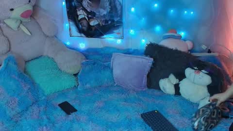 miu  online show from 10/12/25, 10:03