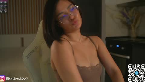 Snapshot of eli_asian chatting on 04/12/26, 03:17 Eli online show from 04/12/26, 03:17