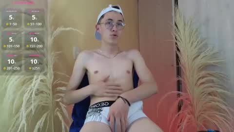 Snapshot of elian_cooper18 chatting on 01/26/25, 02:08 Elian online show from 01/26/25, 02:08