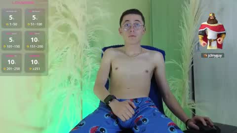 Snapshot of elian_cooper18 chatting on 01/29/25, 01:49 Elian online show from 01/29/25, 01:49