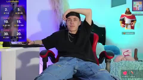 Snapshot of elian_cooper18 chatting on 11/06/25, 01:06 Elian online show from 11/06/25, 01:06