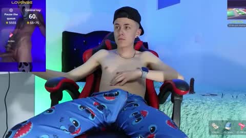 Snapshot of elian_cooper18 chatting on 11/25/25, 01:16 Elian online show from 11/25/25, 01:16