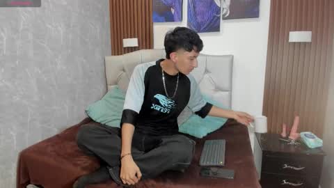 Snapshot of elian_julian chatting on 11/06/25, 01:17 Elian Julian online show from 11/06/25, 01:17