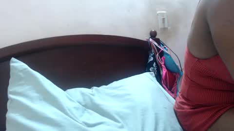 elianis598477 online show from 11/16/25, 10:32